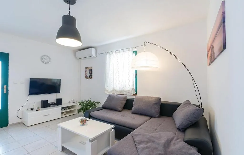 Holiday Home Lucija Sveti Filip i Jakov