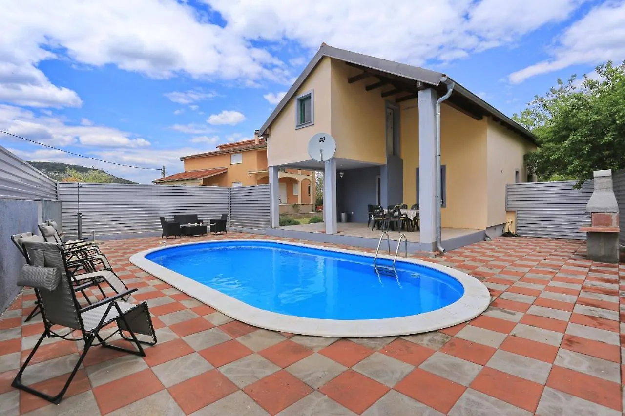 Holiday Home Lucija Sveti Filip i Jakov