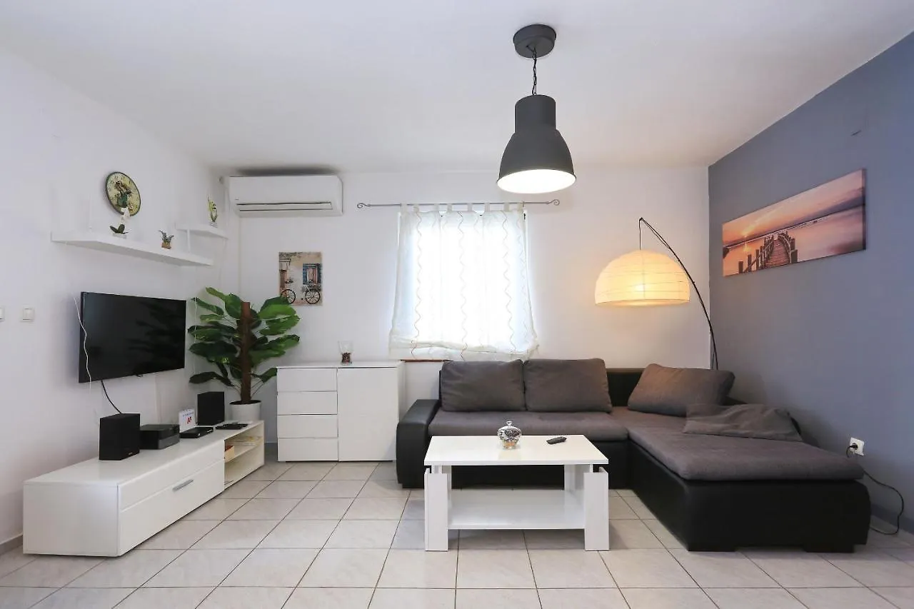 Holiday Home Lucija Sveti Filip i Jakov