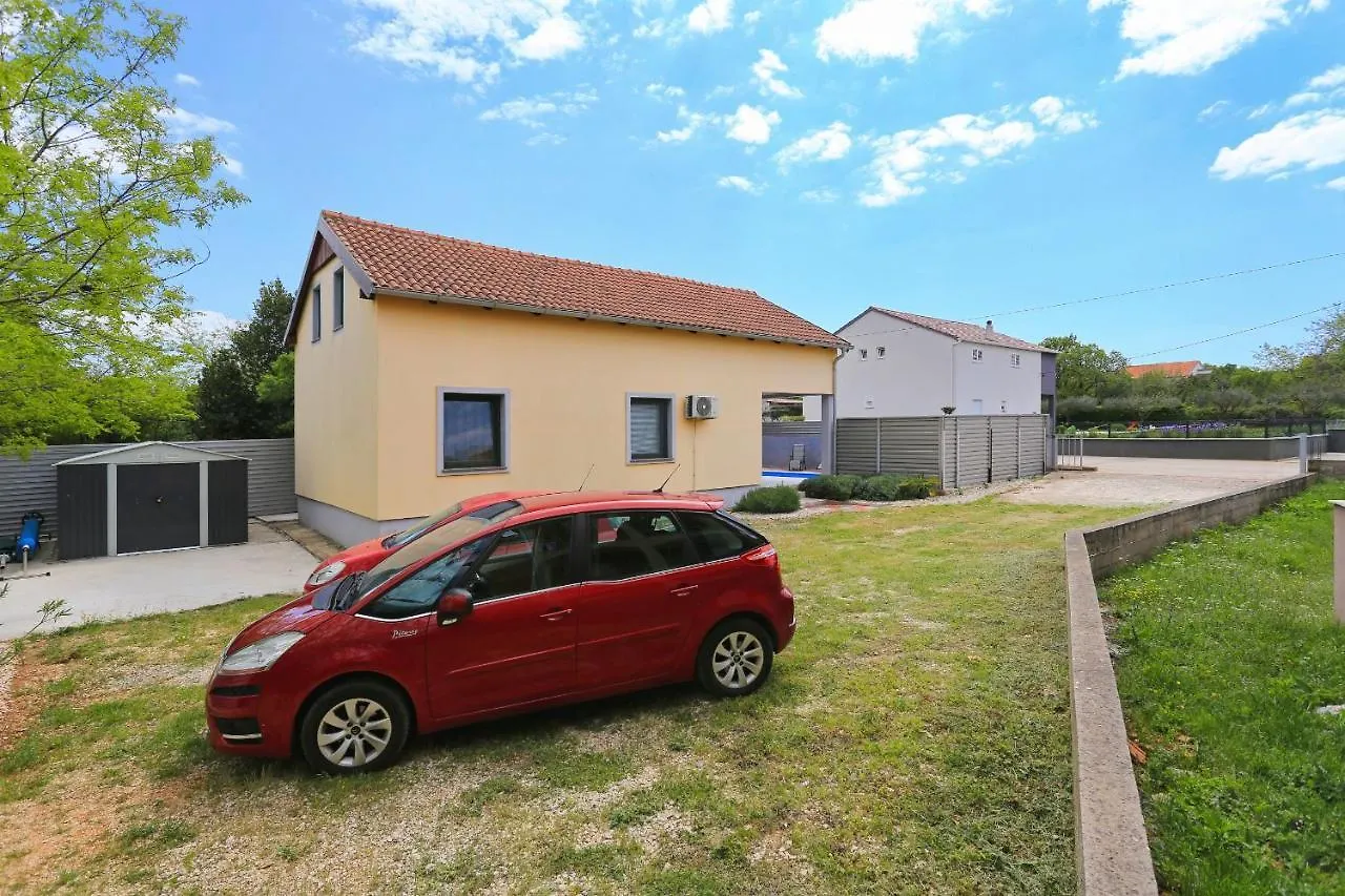Holiday Home Lucija Sveti Filip i Jakov 0*,